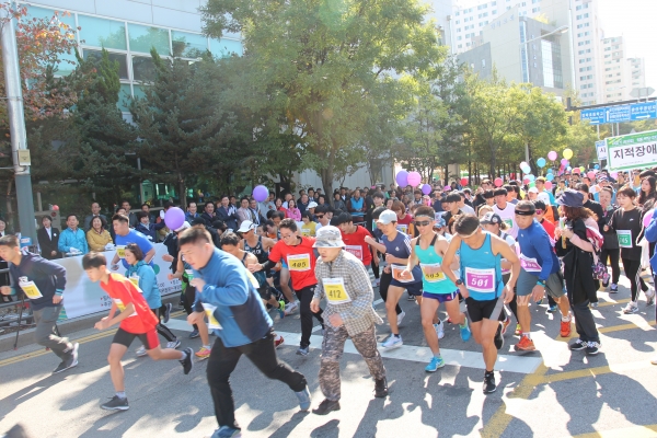 제12회 전국어울림마라톤대회가 지난 13일 의정부시장애인종합복지관일원에서 개최됐다.