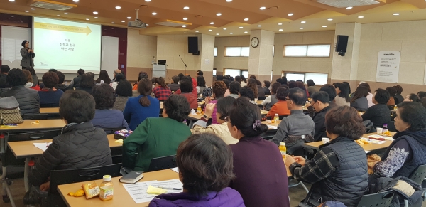홍성군장애인종합복지관(관장 복천규)은15일 홍성 아이쿱센터에서 활동지원사 하반기 보수교육을 진행했다.