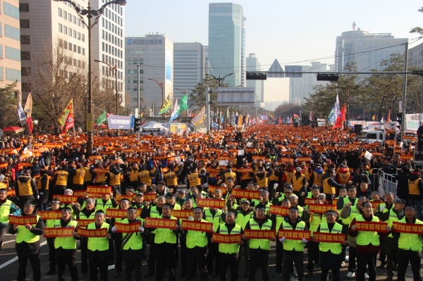 주최 측 추산 약 12만명이 참석해 제3차 택시 생존권 사수 결의대회를 가졌다. 박미리 기자