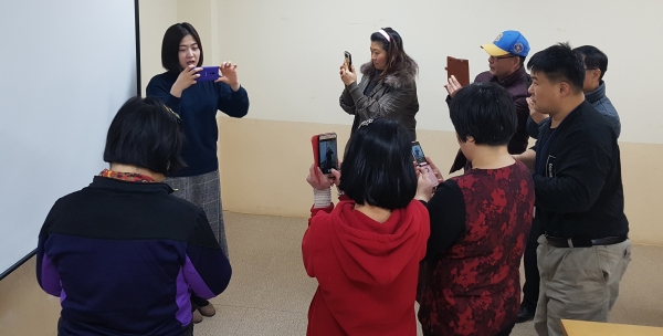 충청남도남부장애인종합복지관의 신규프로그램인 사진교실 수업 모습