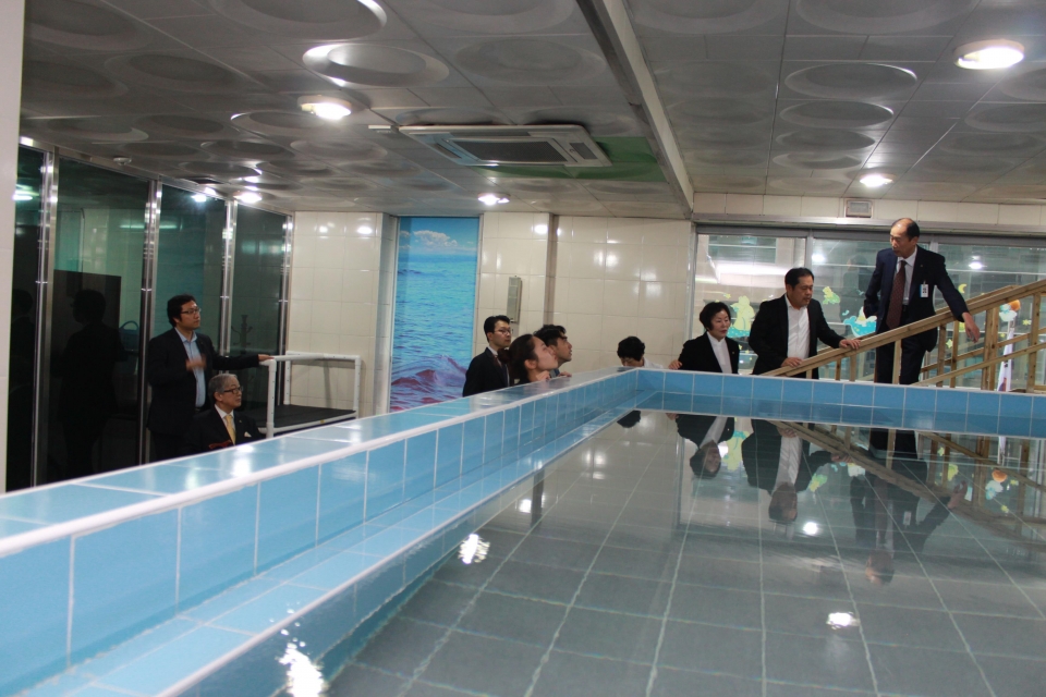 새롭게 리모델링한 수중 운동실은 180㎡의 시설로 장애인들이 쾌적한 환경에서 안전하게 재활치료를 받을 수 있게 됐다.
