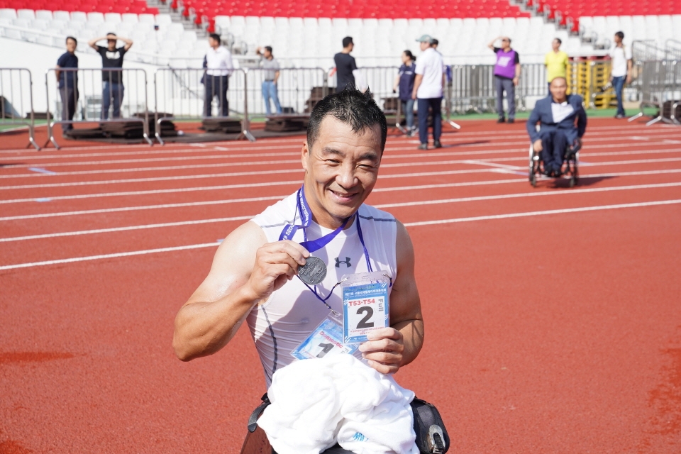 풀 마라톤 국내 선수 중 1위로 도착한 유병훈 선수 ©소셜포커스