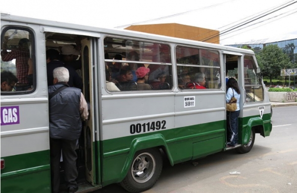 개문상태로 출발하는 버스-외국사례(출처 구글이미지)