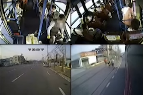 버스에서 하차하다 발생한 개문발차사고(출처 유트브영상캡쳐)
