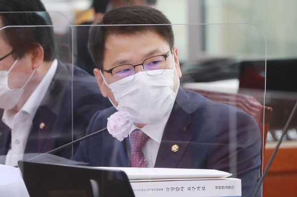 보건복지위원회 이종성 의원은 전자바우처 부정수급 적발 금액이 매년 증가하고 있는 정황이 한국사회보장정보원 자료를 분석한 결과 드러났다고 밝혔다. (사진=News1)<br>