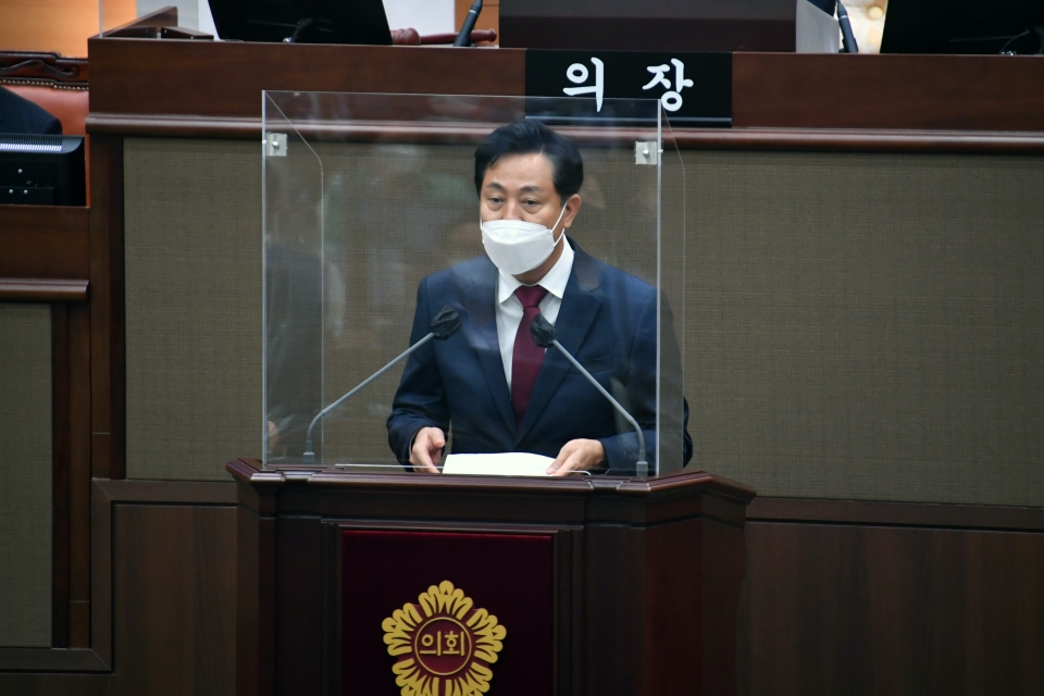 오세훈 서울시장이 제310회 임시회 본회의에 참석해 시정연설을 하고 있다.